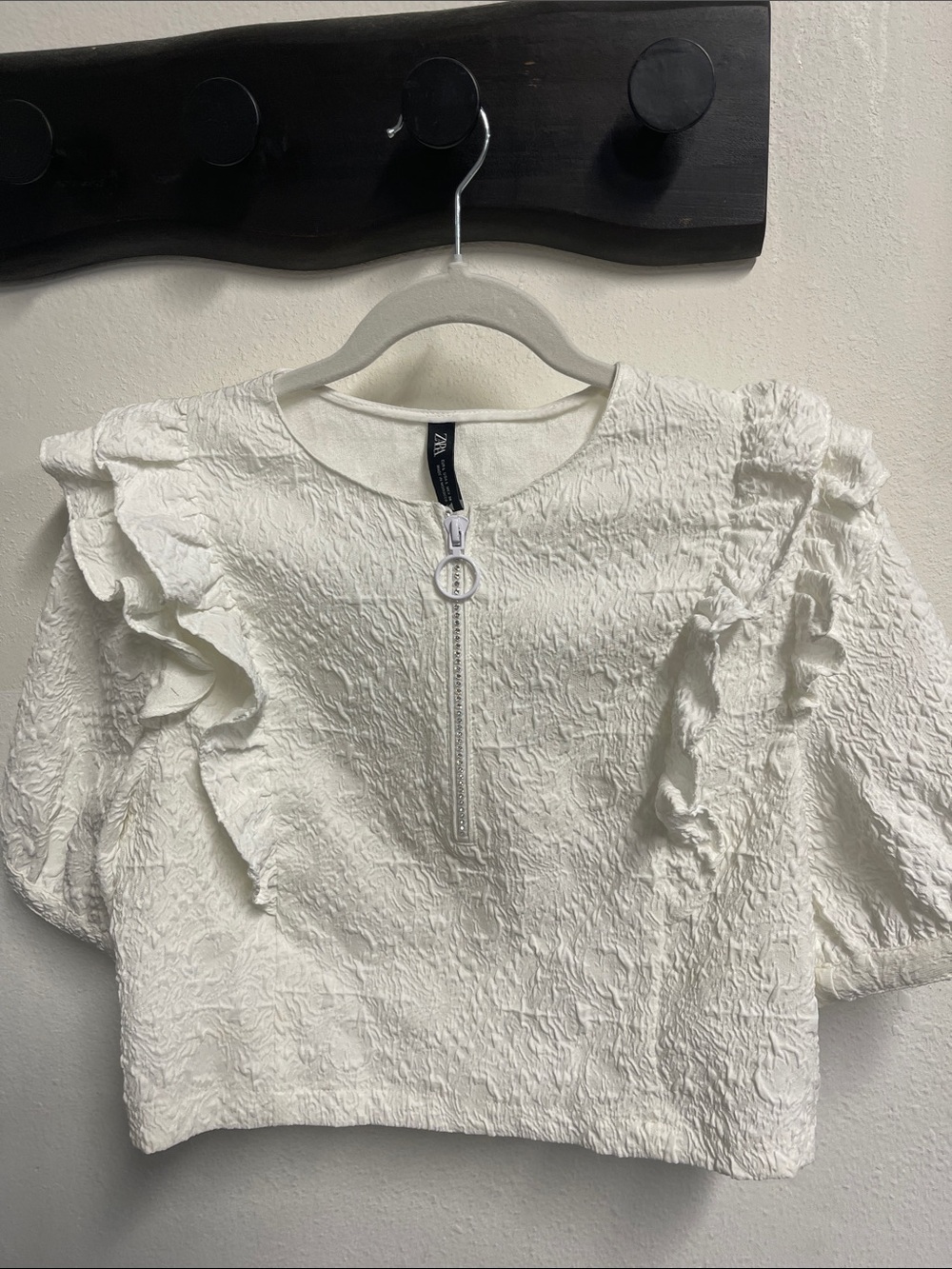 Zara White Textured Ruffle Cropped Sweatshirt with Front Zip